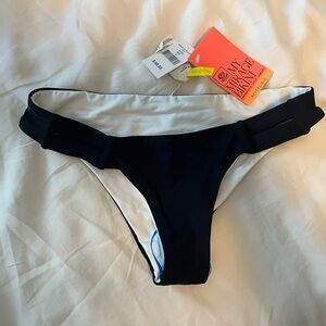 S reversible mirage ripcurl black and white bikini bottoms NWT